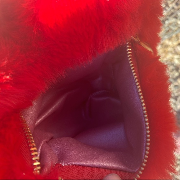 Fluffy red heart shaped purse with gold chain. - Picture 4 of 5